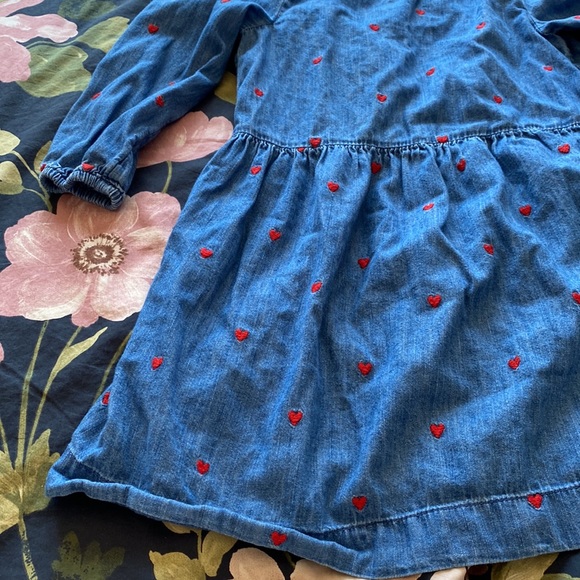 GAP Denim Dress with Hearts size 5T - Picture 3 of 6